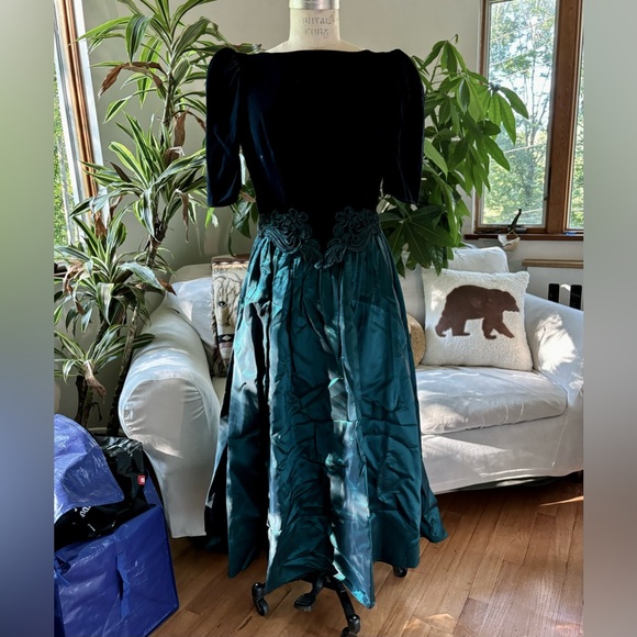 Custom vintage black velvet bodice taffeta skirt dress! - Picture 3 of 7